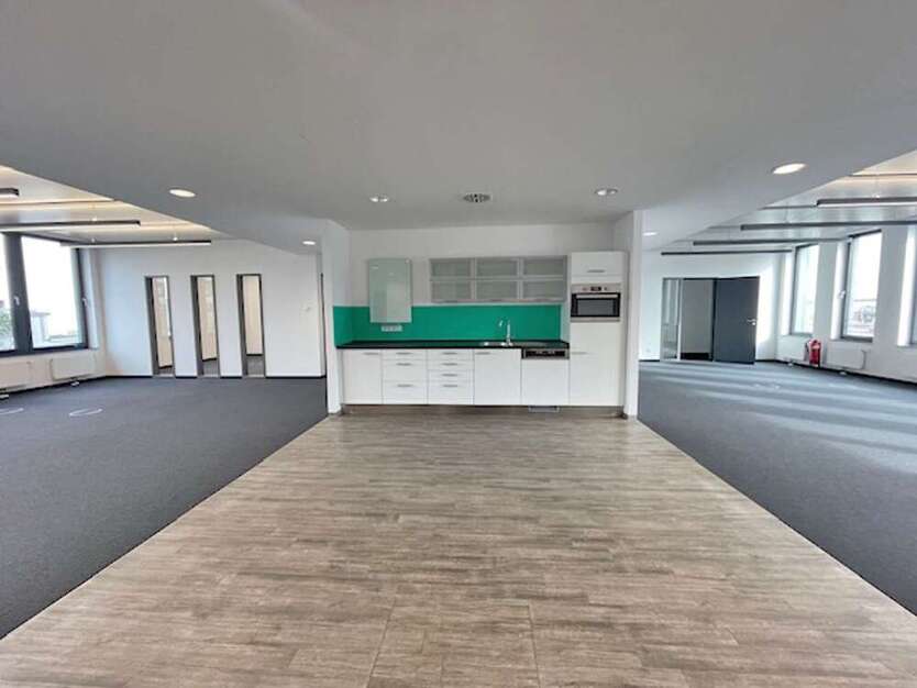 Büro in München 5.478 € 249 m²