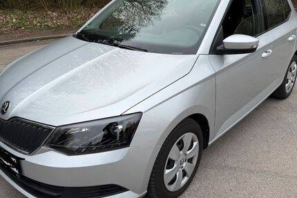 Skoda Fabia 68.500 km 7.950 &euro; München 81827