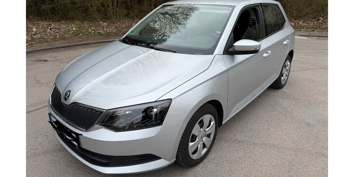 Skoda Fabia 68.500 km 7.950 &euro; München 81827