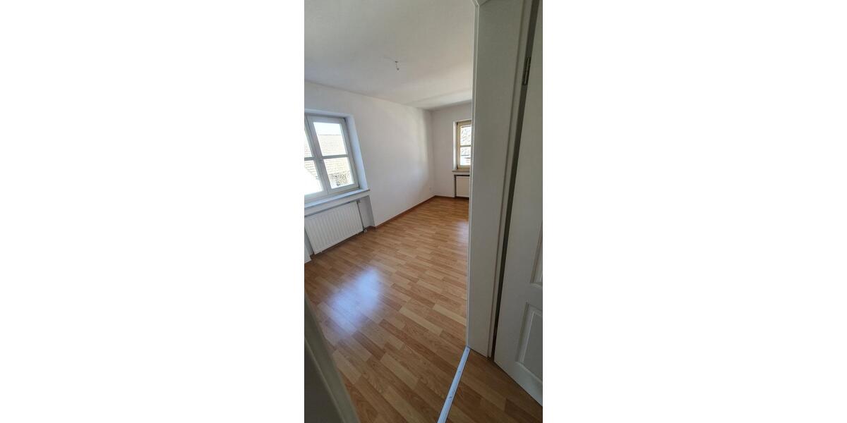 Etagenwohnung Holzkirchen - 3 Zimmer, 84 m&sup2;, 1.100&euro; | Angebot:25639208