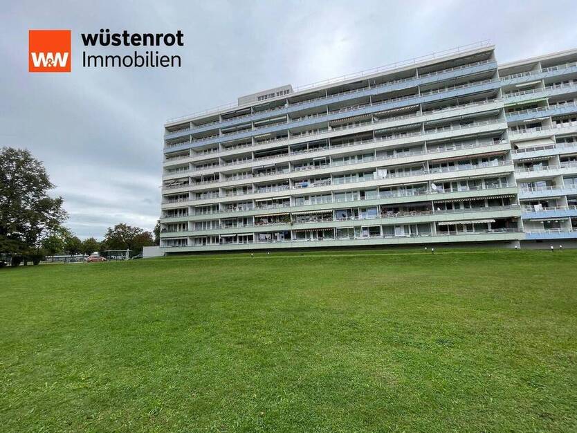 Karlsfeld, gepflegte FamilienWohnung mit ca. 79 m² Wohnfläche, große Loggia, Wohnküche, Lift, Keller