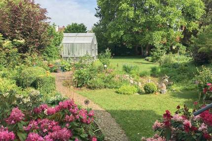 Sofort bezugsfrei mit maximaler Privatsphäre! Ruhig gelegenes Architektenhaus mit 2 Wohneinheiten! 8 zimmer