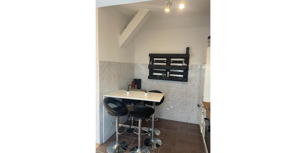 ab 01.02. Vollständig renovierte 2,5-Zimmer-DG-Wohnung Fasanerie 2.5 zimmer