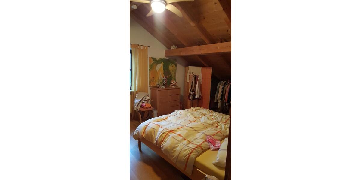 Dachgeschoss-Wohnung 2,5 Zimmer 110 qm 1 zimmer