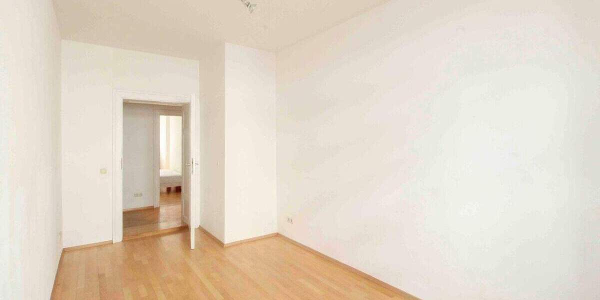 Charmante 3-Zimmer-Altbauwohnung mit Süd-Balkon in München! 3 zimmer
