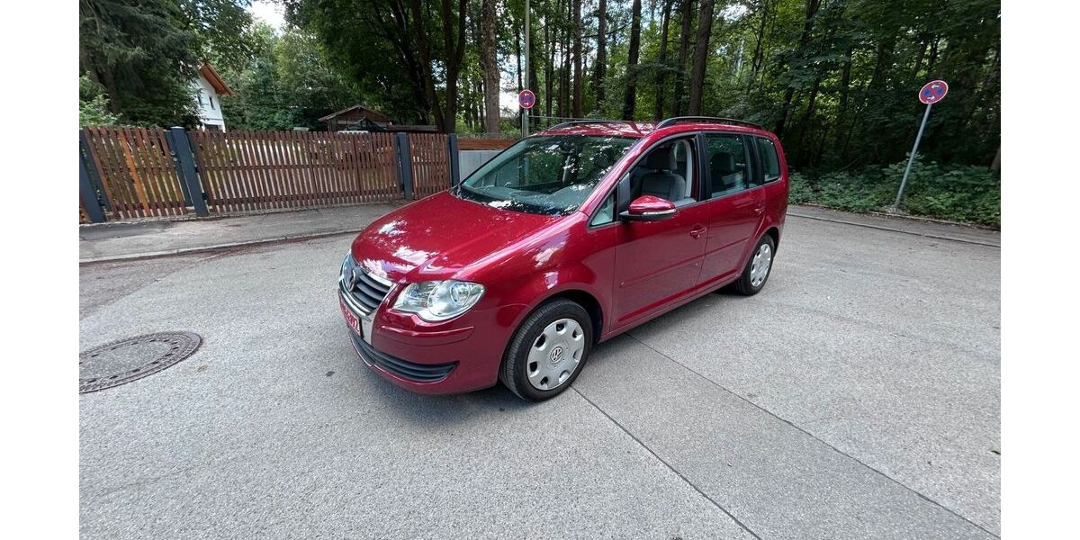 VW Touran 211.600 km 3.750 &euro; München 81929