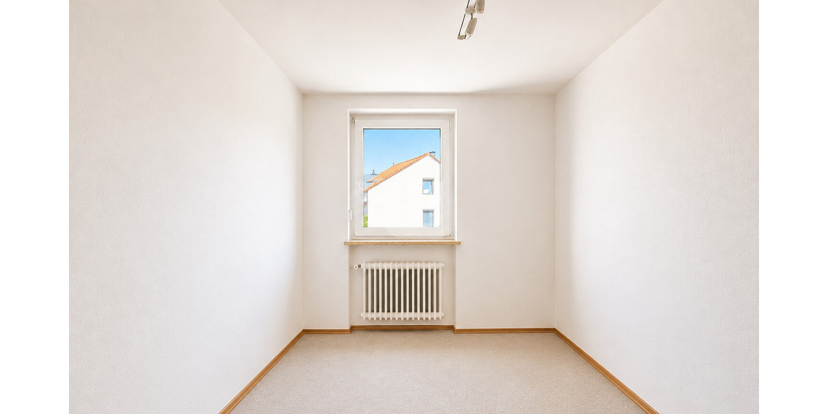 WINDISCH - Sanierungbedürftiges Haus in familienfreundlicher Lage in Moosach mit Erbbaurecht - Reihenhaus München Allach-Untermenzing | Angebot:27582358