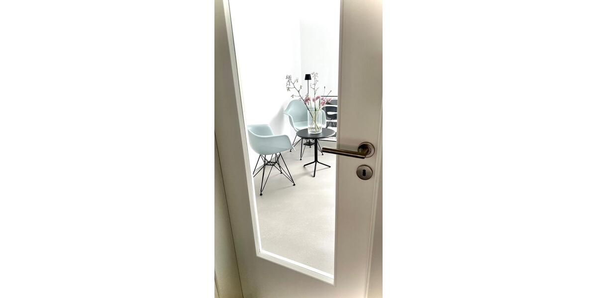 76 m² große helle Wohnung in Neuhausen - ZUR MIETE (auch WG) 3 zimmer