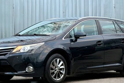 Toyota Avensis 86.400 km 12.990 &euro; München 81243