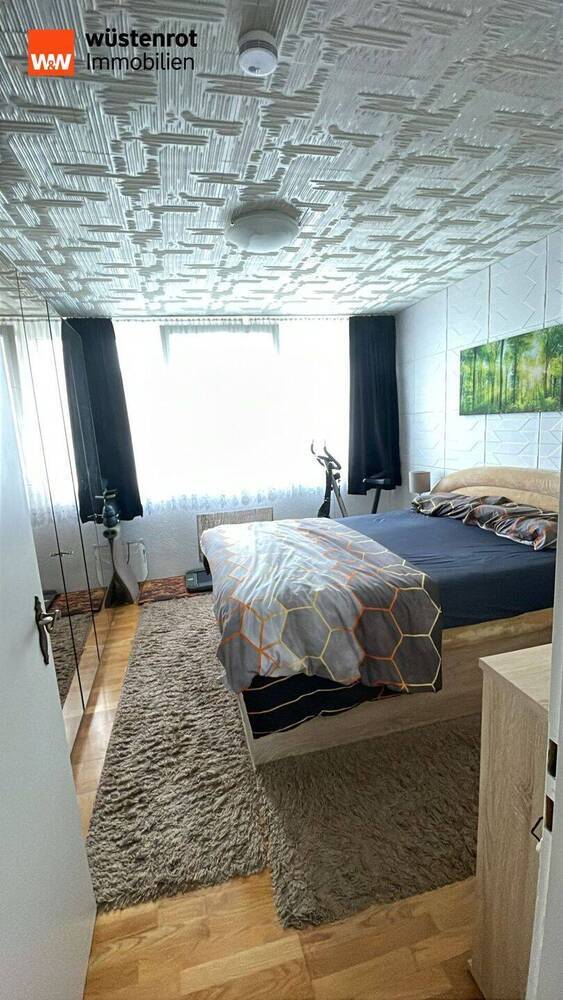 Karlsfeld, gepflegte FamilienWohnung mit ca. 79 m² Wohnfläche, große Loggia, Wohnküche, Lift, Keller