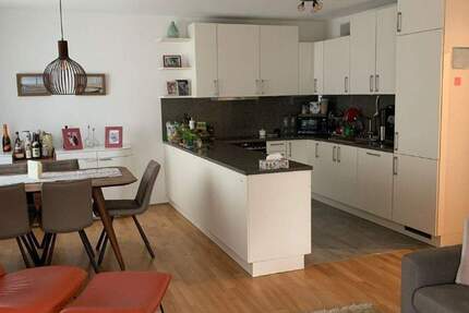 4 Zi.-Wohnung, Neubau, 2 Bäder, Balkon, sehr gute Infrastruktur, hell und ruhig, zu vermieten. 4 zimmer