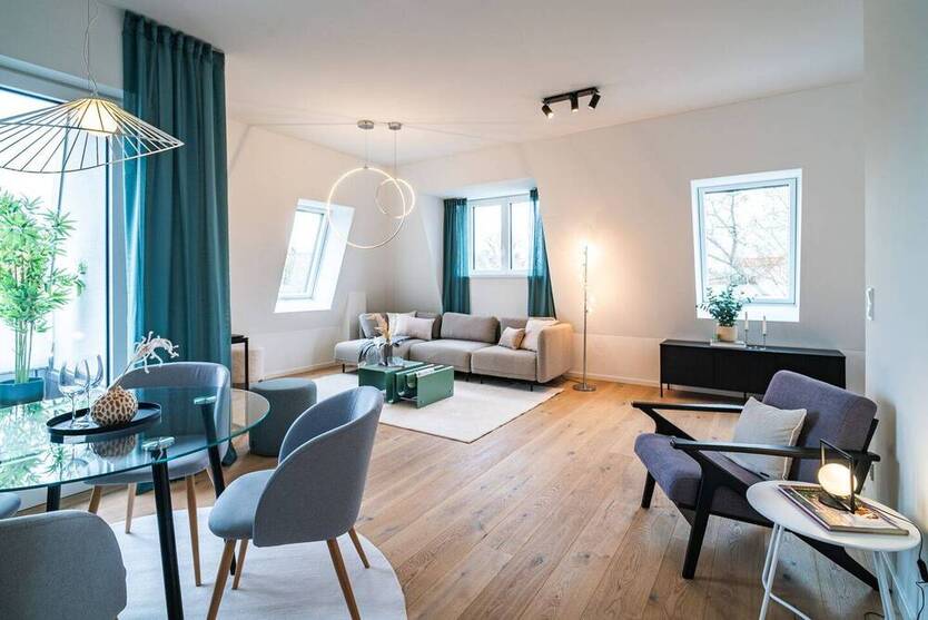 NEUBAU: Wunderschöne Dachgeschoss-Wohnung mit 3 Zimmern, idyllischer Loggia, Lift-Haltestelle in der Wohnung und komfortablem Hobbyraum