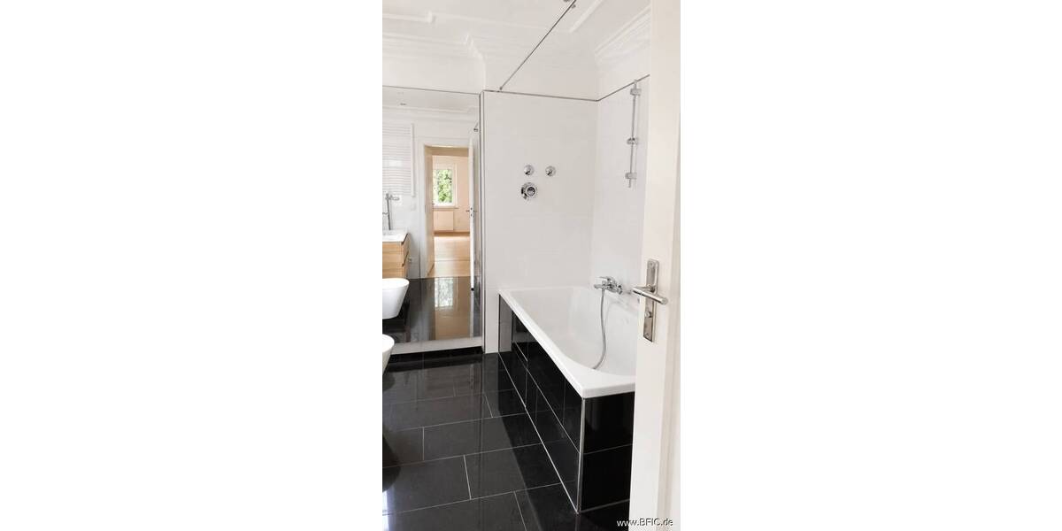 Etagenwohnung München Neuhausen-Nymphenburg - 4 Zimmer, 101 m&sup2;, 2.500&euro; | Angebot:26528566