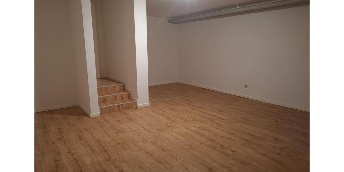 Reihenhaus München Moosach - 7 Zimmer, 173 m&sup2;, 3.100&euro; | Angebot:24466022