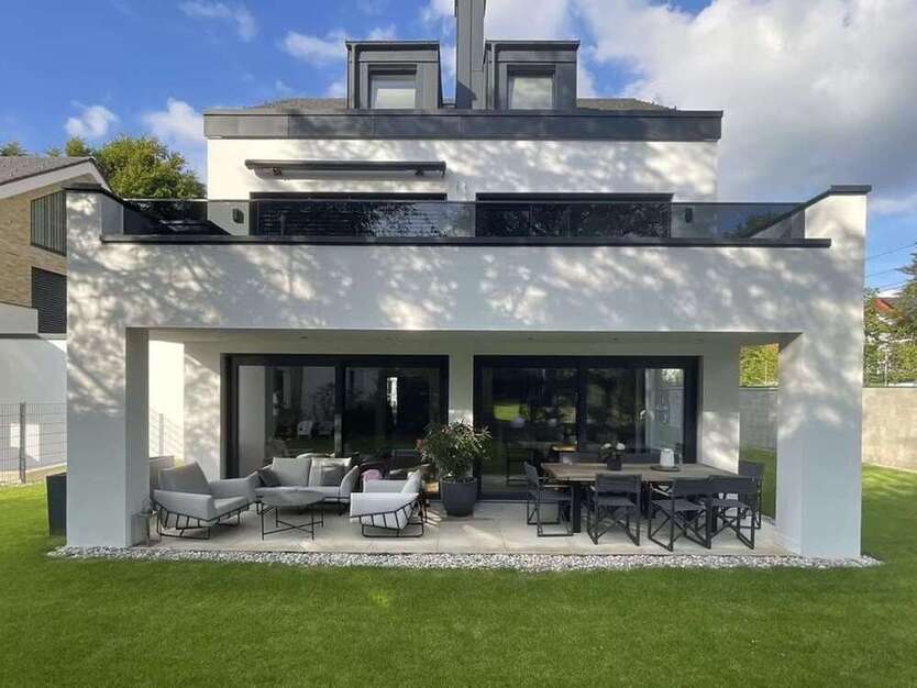 Haus zum Mieten in Grünwald 7.500 € 250 m²