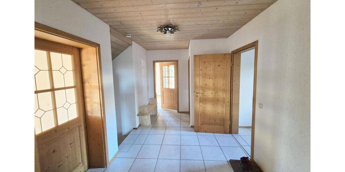 Einfamilienhaus Finsing - 7 Zimmer, 200 m&sup2;, 2.990&euro; | Angebot:25382084
