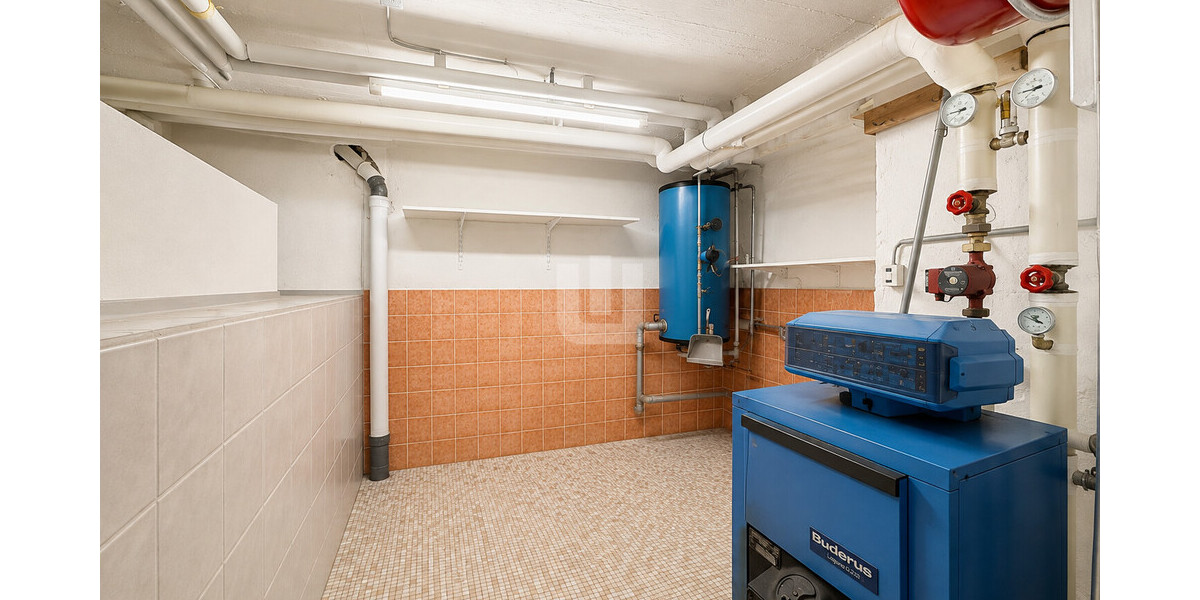 WINDISCH - Sanierungbedürftiges Haus in familienfreundlicher Lage in Moosach mit Erbbaurecht - Reihenhaus München Allach-Untermenzing | Angebot:27582358