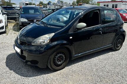 Toyota Aygo (X) 134.000 km 1.300 &euro; München 81827