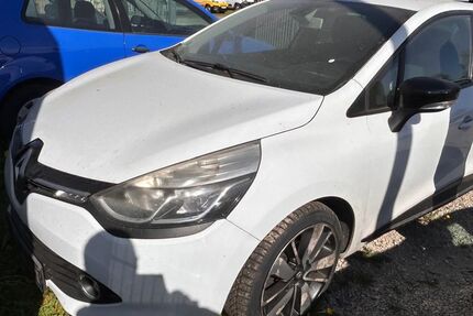 Renault Clio 210.000 km 1.999 &euro; München 81829