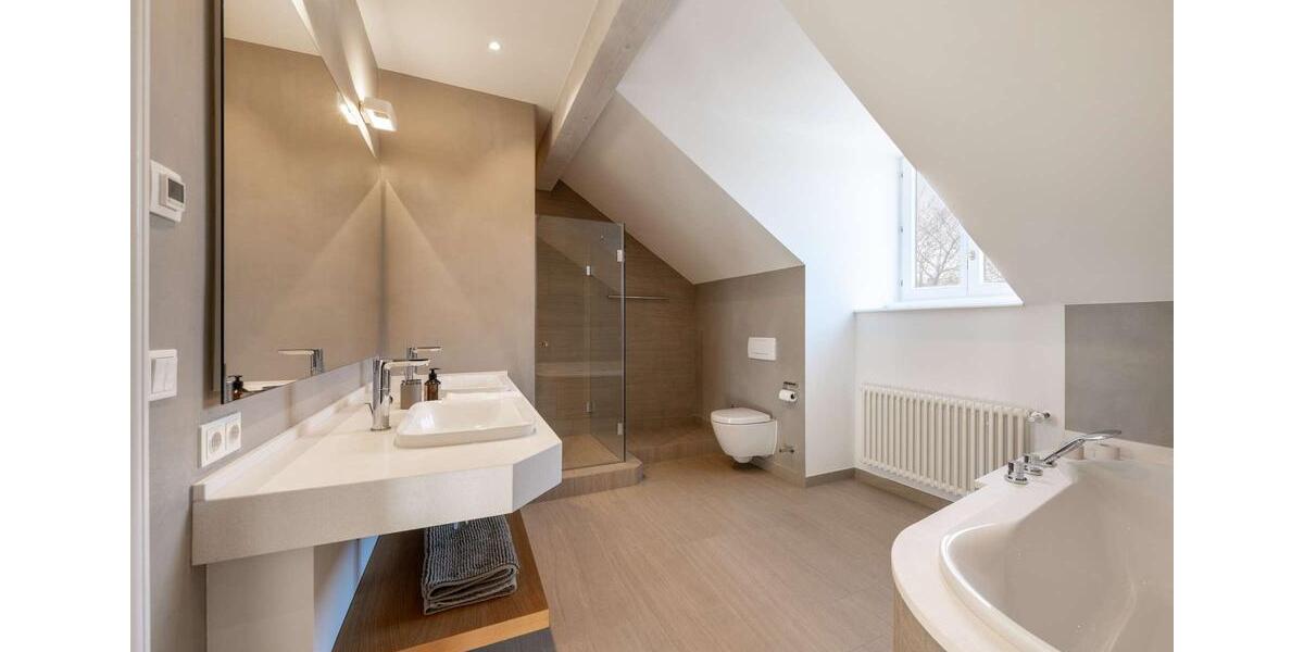 Villa München Nymphenburg - 9 Zimmer, 389 m&sup2;, 9.900&euro; | Angebot:25255917