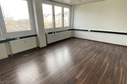Provisionsfrei - Gepflegtes Fünf-Raum-Büro in Planegg Martinsried zimmer