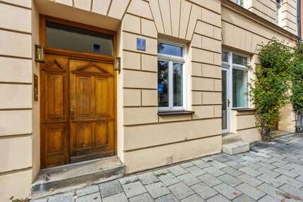 Büro oder Praxis | mit Altbau-Charme in zentraler Lage zimmer