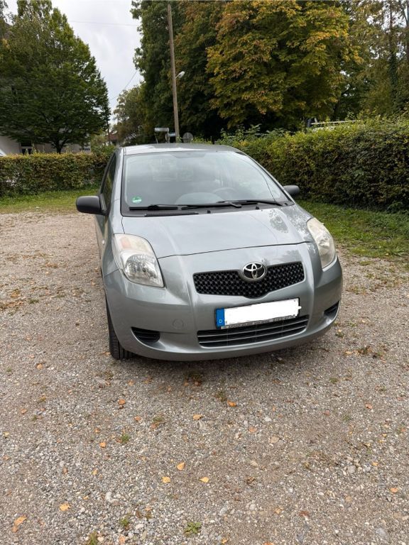 Toyota Yaris 82.188 km 3.600 € München 81479
