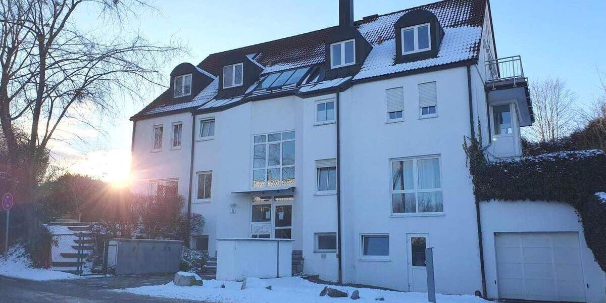 Dachgeschosswohnung mit zwei Balkonen in Stanberg zu vermieten. 3 zimmer