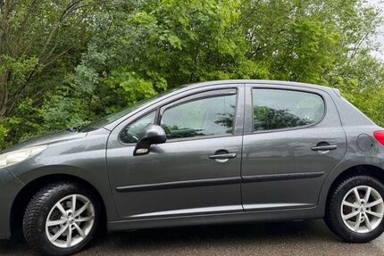 Peugeot 207 121.851 km 3.250 &euro; München 81245