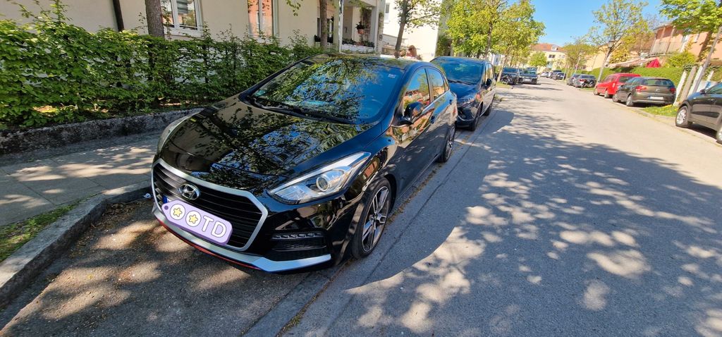 Hyundai i30 93.000 km 11.999 &euro; München 80939