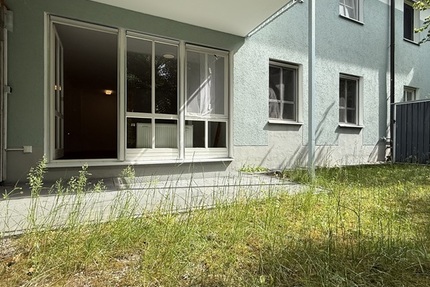 Wohnen mit Mehrwert: 2 Zimmer +Garten +Terrasse +großer Hobbyraum +abschließbares Kellerabteil +TG + Provisionsfrei für den Käufer - Wohnung München Feldmoching-Hasenbergl | Angebot:26818928