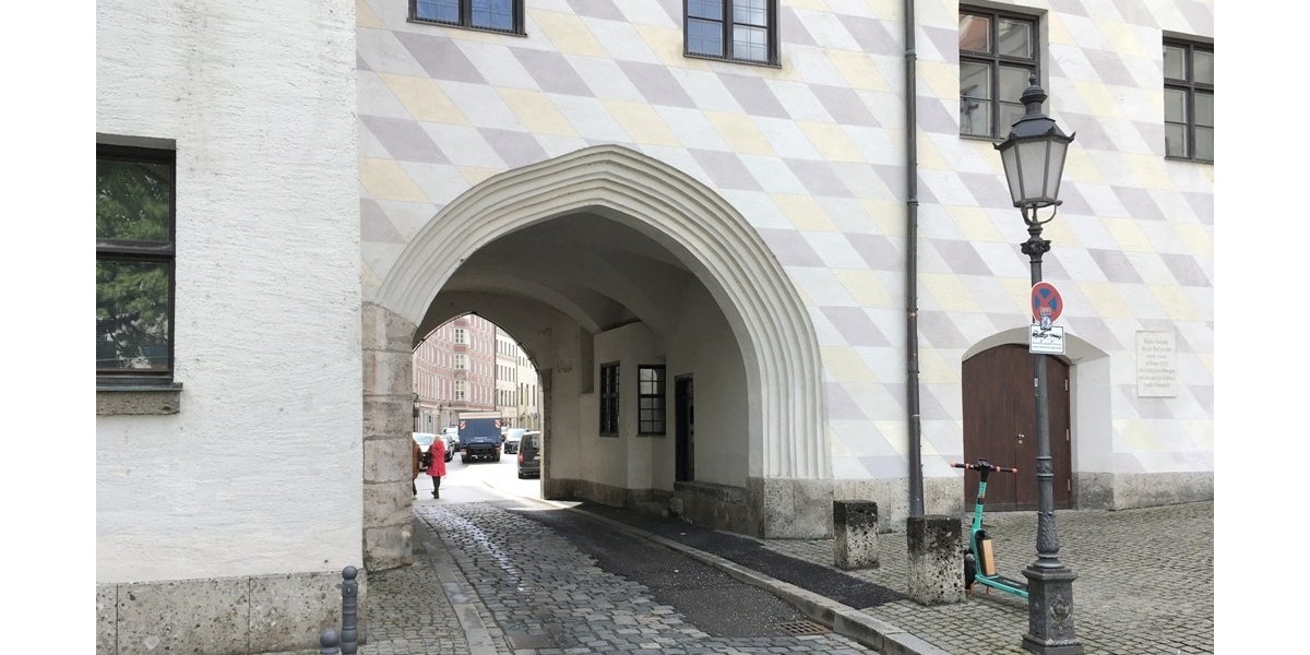 Zentral in München: moderne Wohnung im alten Hof in Erbpacht optional mit TG-Stellplatz - Etagenwohnung München Altstadt-Lehel | Angebot:27082976