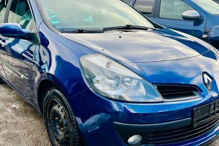 Renault Clio 176.000 km 2.490 &euro; München 81825