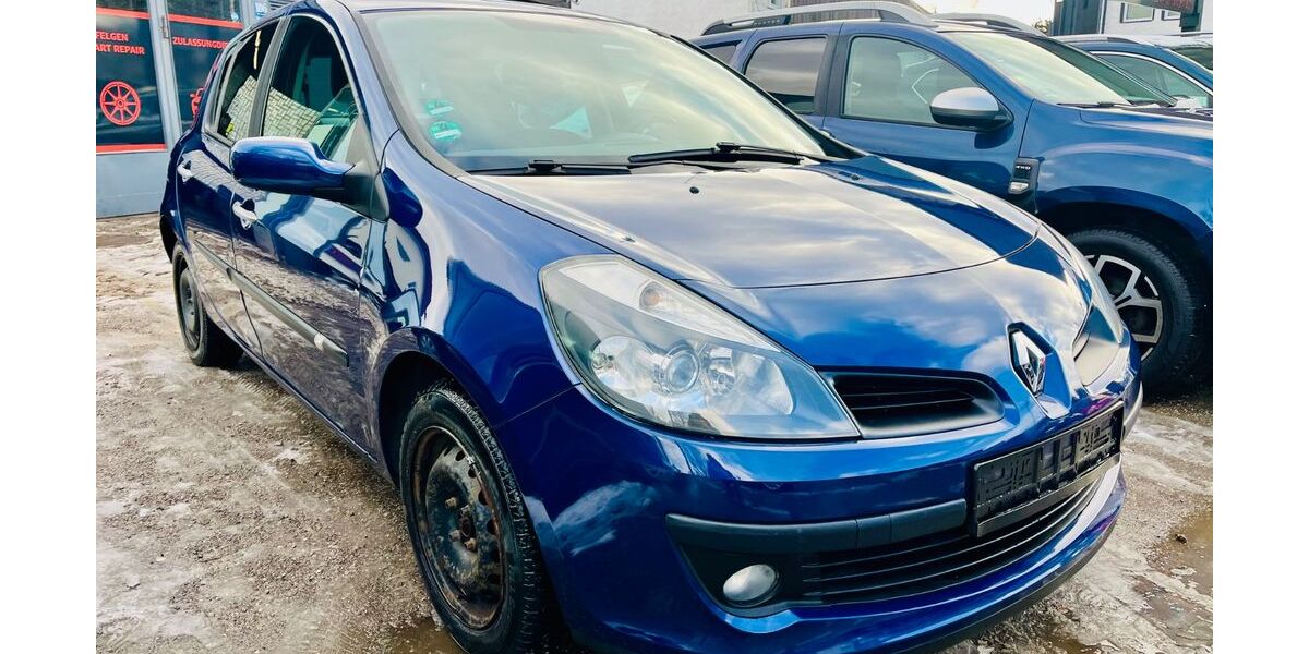 Renault Clio 176.000 km 2.490 &euro; München 81825