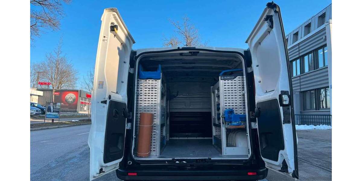 Opel Vivaro 72.892 km 15.999 &euro; München 81825