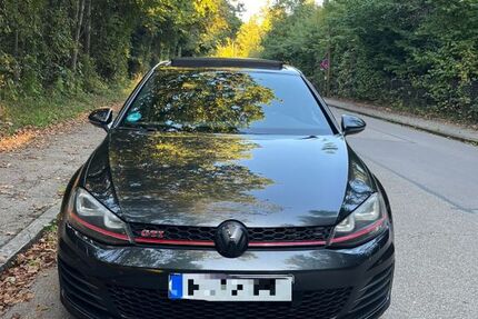 VW Golf 143.100 km 13.850 € Putzbrunn 85640