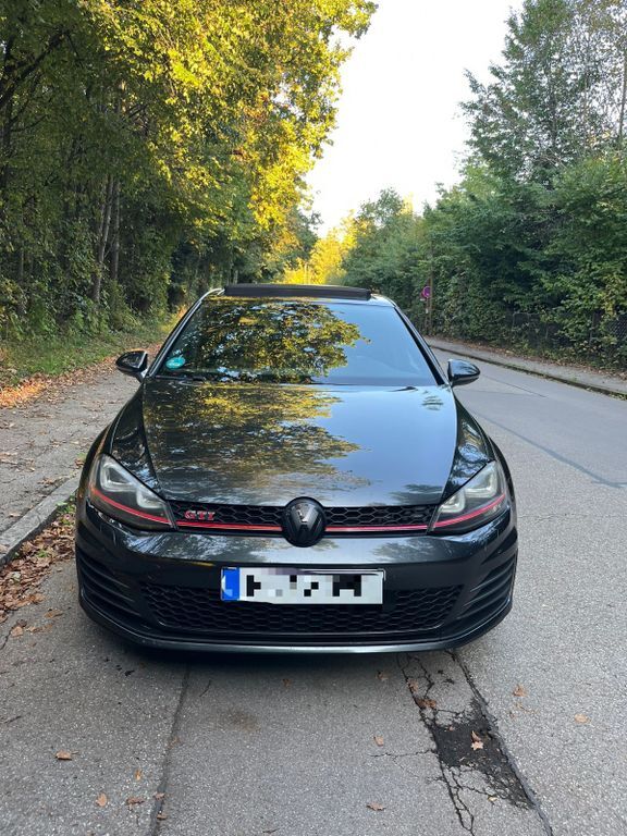 VW Golf 143.100 km 13.850 € Putzbrunn 85640