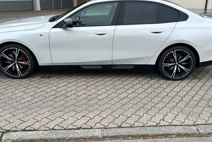 BMW i5 12.500 km 66.500 € Hohenlinden 85664