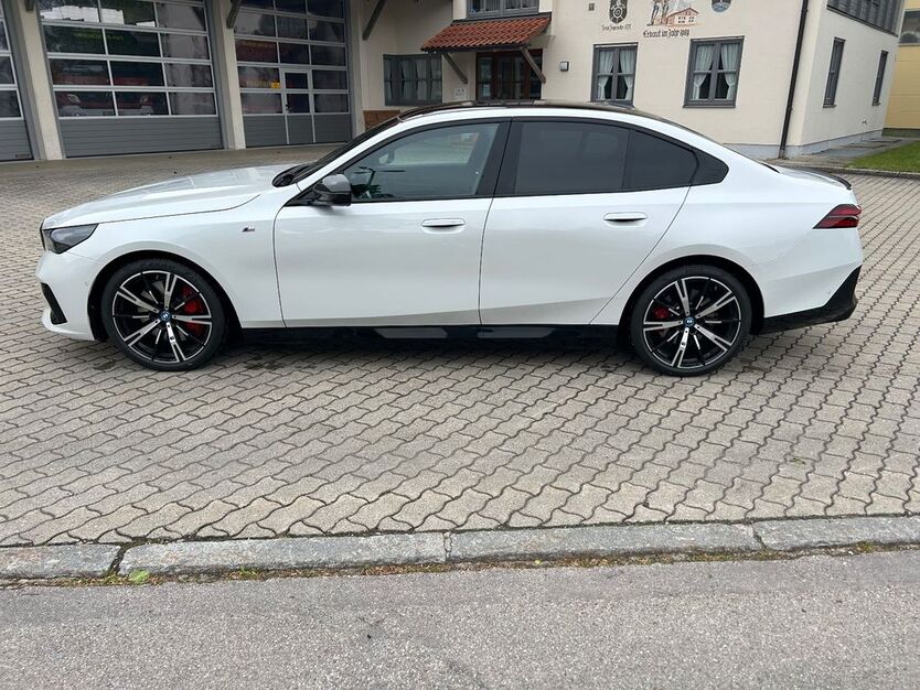 BMW i5 12.500 km 66.500 € Hohenlinden 85664