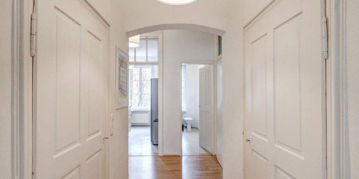 Lehel am Isartor. Zentrale Bestlage. Neu hochwertig möblierte 4 Zimmer. Großer Garten. Ab 3 Monate 4 zimmer