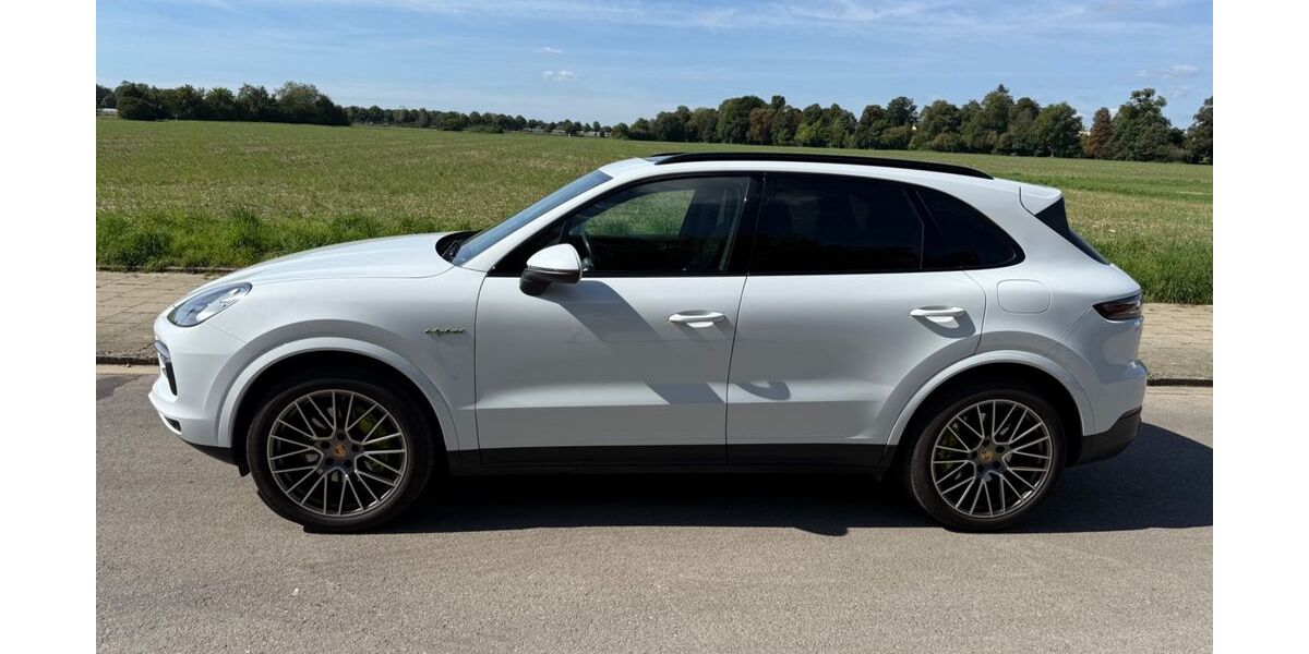 Porsche Cayenne 27.980 km 73.950 &euro; München 80687