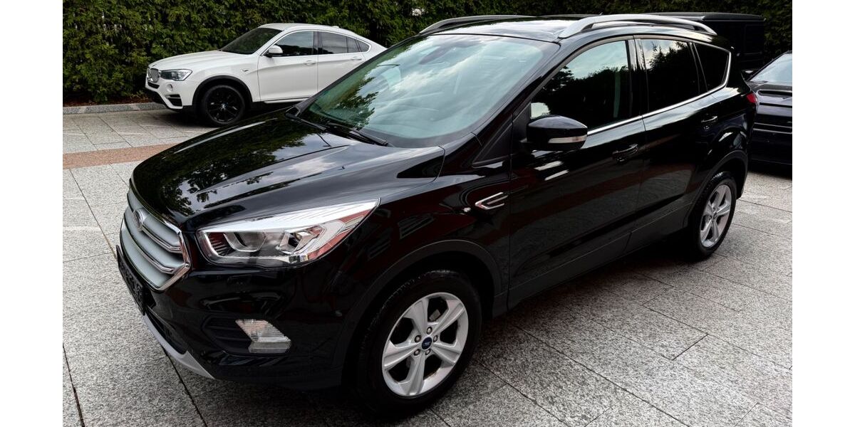 Ford Kuga 71.000 km 11.980 &euro; München 81827