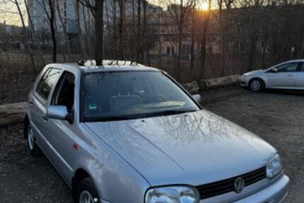 VW Golf 56.600 km 4.999 &euro; München 81476