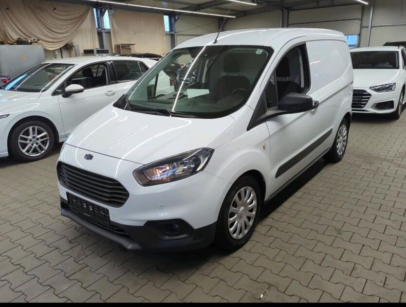 Ford Transit Courier 17.000 km 14.990 € Bergkirchen 85232