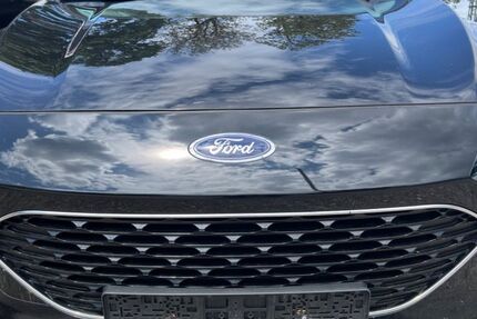 Ford Kuga 57.423 km 21.990 € München 81825