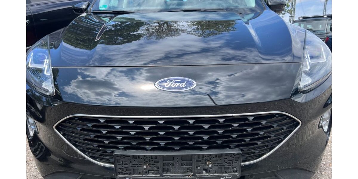 Ford Kuga 57.423 km 21.990 € München 81825