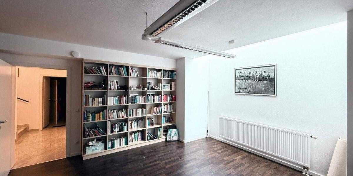 WEIGERT: Ansprechende, gehobene Doppelhaushälfte mit Doppelgarage in ruhiger Lage in Eichenau 5 zimmer