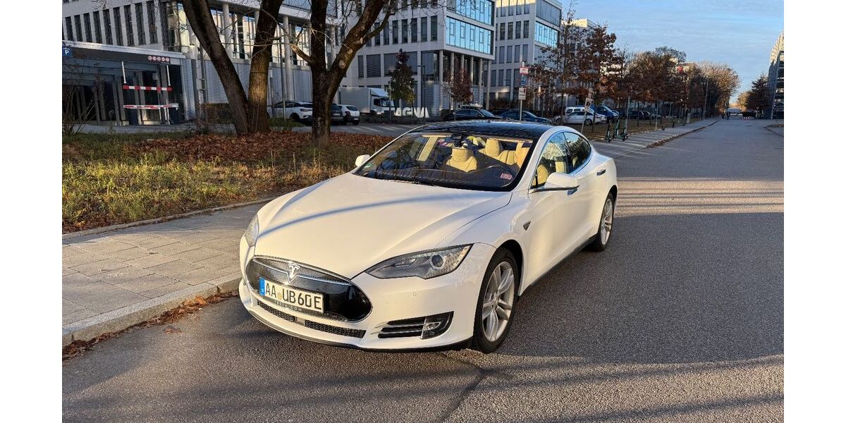 Tesla Model S 167.500 km 22.500 € München 80807