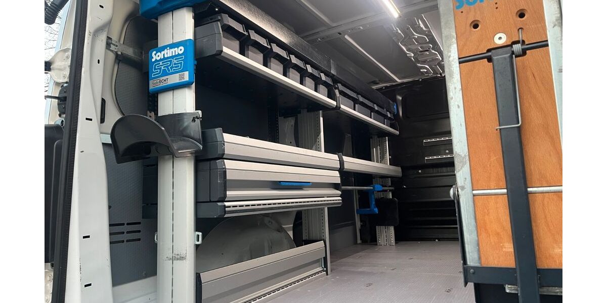 Opel Vivaro 134.914 km 16.399 &euro; München 81825