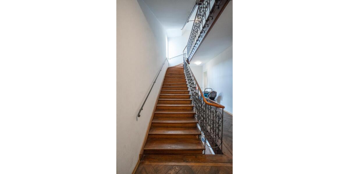 Altbauwohnung am Harras mit Balkon - 3,5 Zimmer 3.5 zimmer